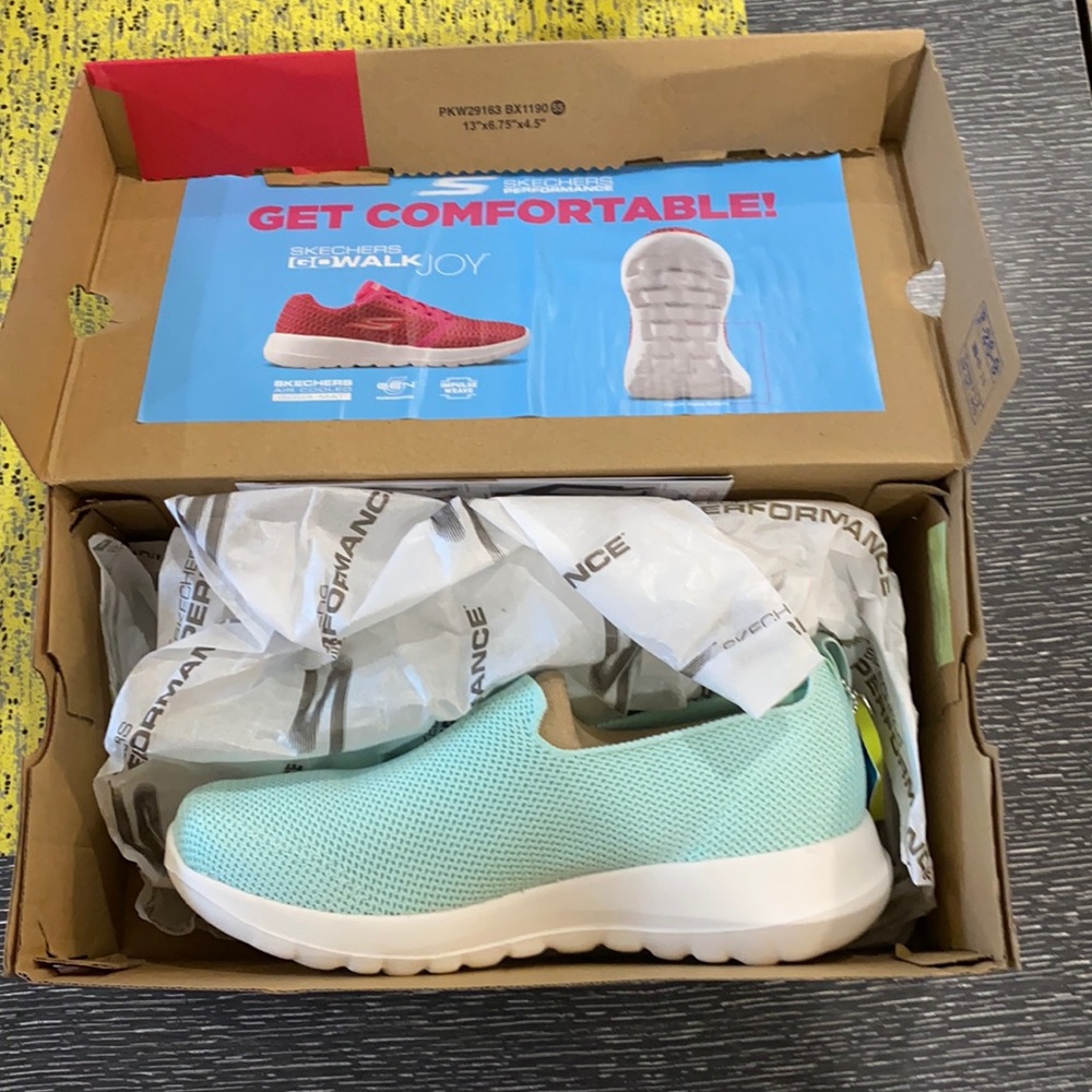 Sketchers go walk-joy shoes size 7